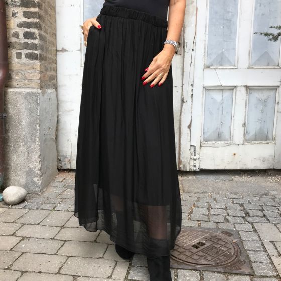 Black Maxi Skirt fra Black Colour